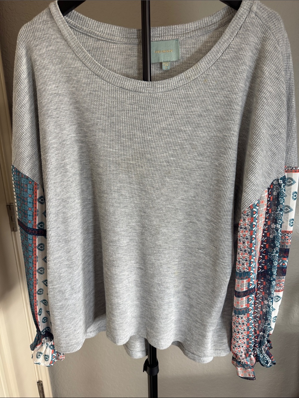 Casual Light Gray Knit Pullover with Patterned sheer Sleeve Panels